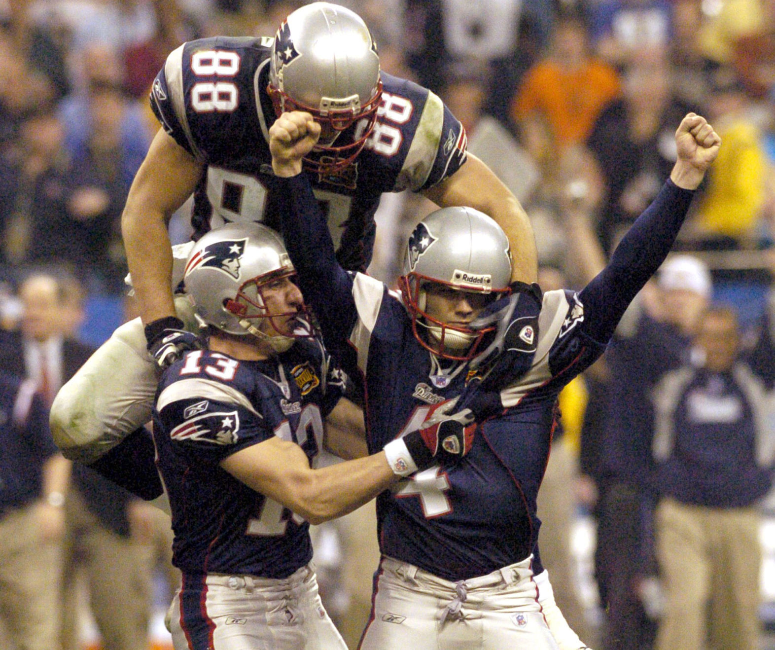 Super Bowl XXXVIII: New England Patriots 32, Carolina Panthers 29